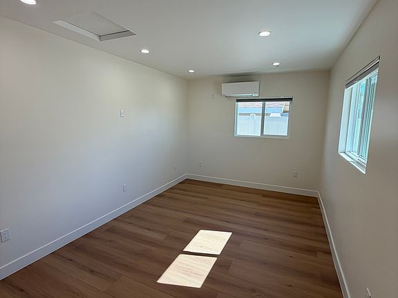 4th image of 19055 Gledhill St