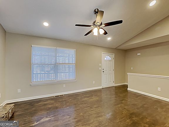 3rd image of 5665 Lakeview Ct