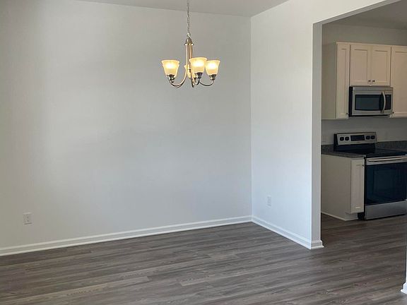3rd image of 118 Spencer Cir #8