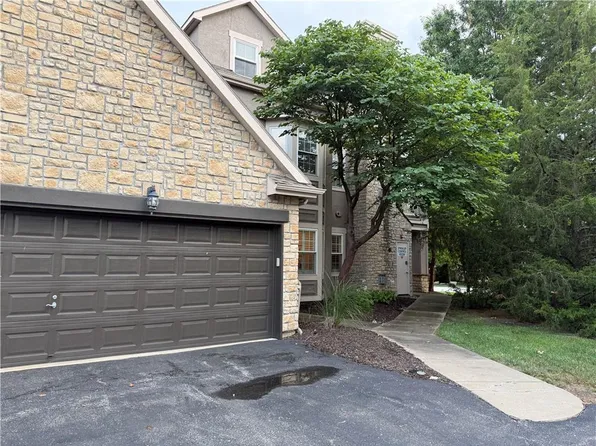15900 Granada St APT 110, Overland Park, KS 66085