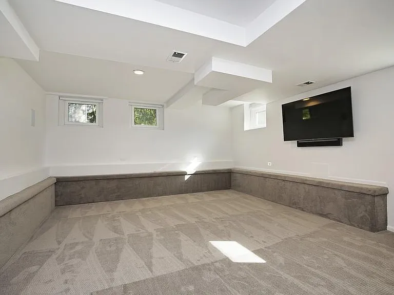 1100 Crescent Ln — Photo 5