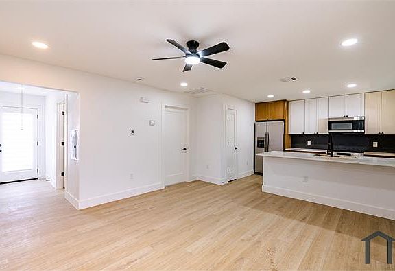 2nd image of 1142 Mansell Ave #A