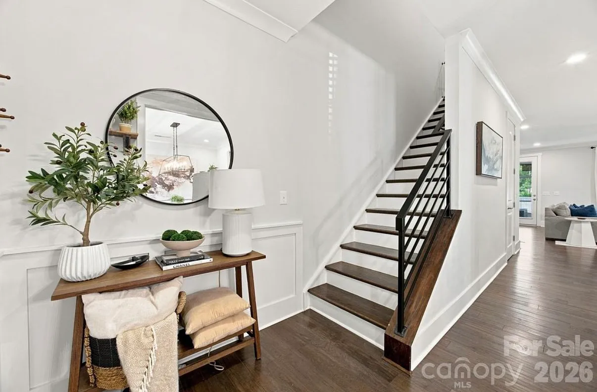 3 bed, 2495 sqft, $3,800 — Photo 3