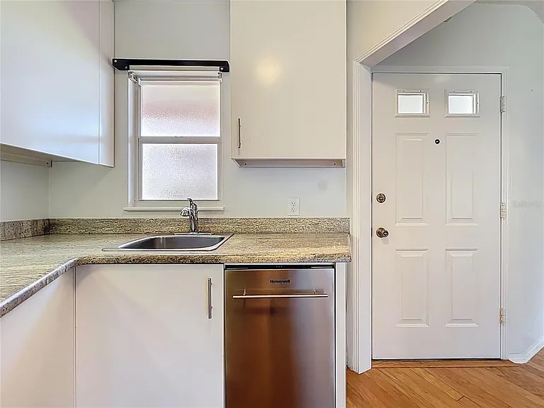 640 N Park Ave #4 — Photo 8