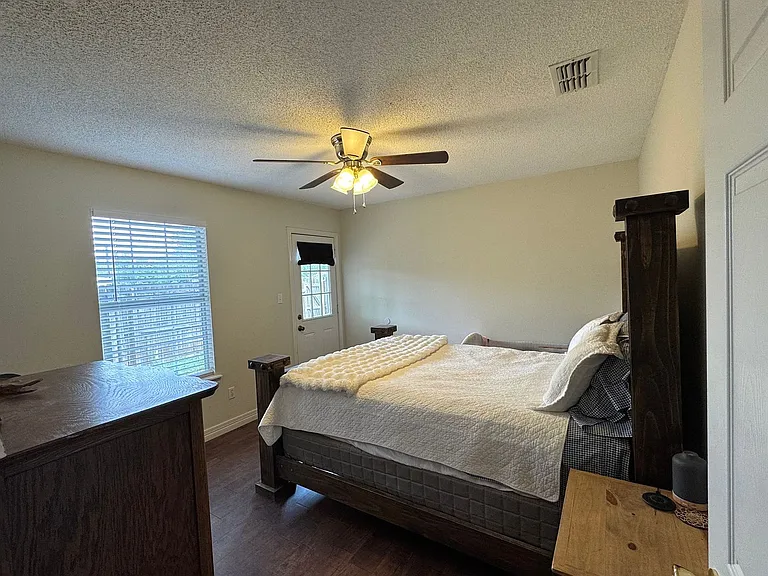 208 Summerset Ct — Photo 12
