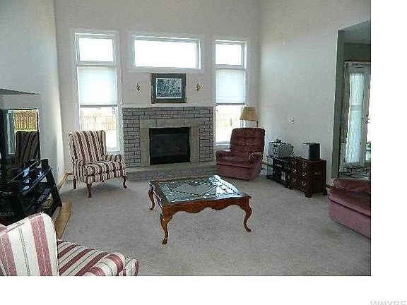 4th image of 48 Garnet Dr