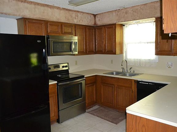 3rd image of 2103 Diane St