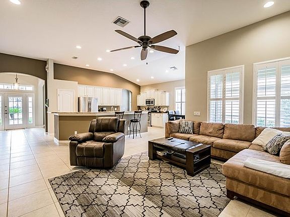 5th image of 9509 Greenpointe Dr
