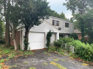 56 Randy Ln, Plainview, NY 11803