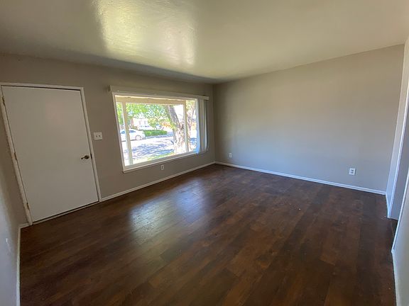 3rd image of 6 Plane Ave