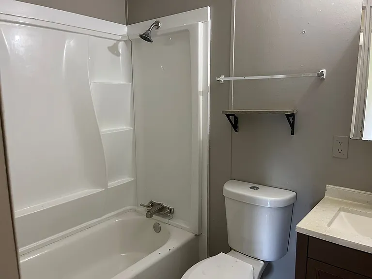 1723 W Poplar St #B — Photo 11