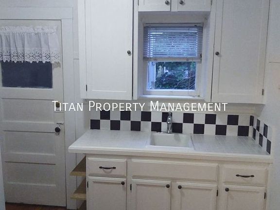 5th image of 714 27th St APT 2