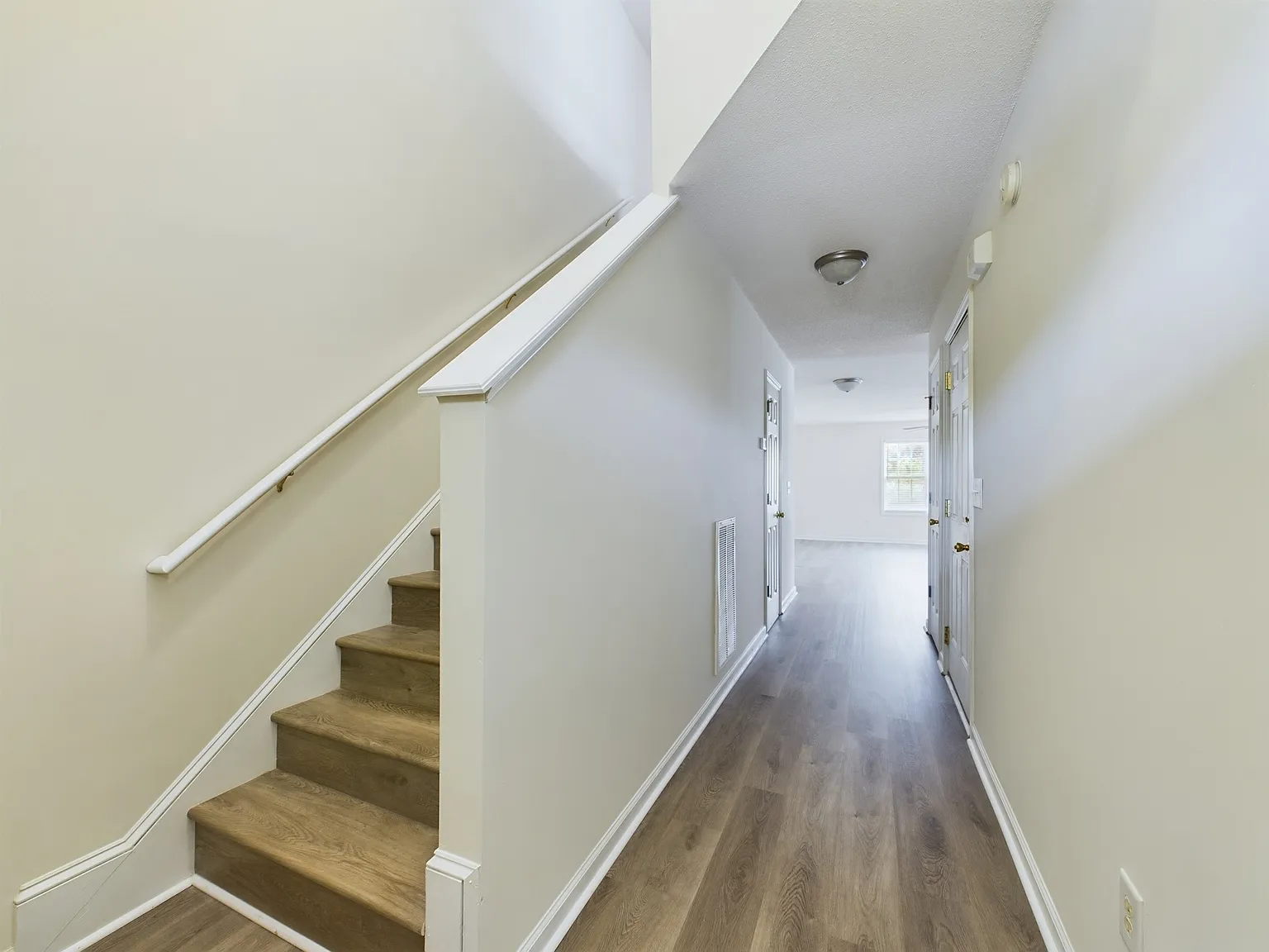 3 bed, 2.5 bath, 1490 sqft, $1,750 — Photo 3