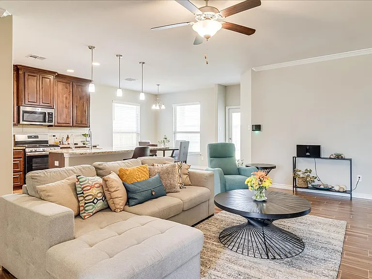 7610 Quartz Dr — Photo 4
