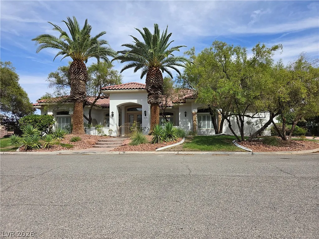 4 bed, 4.5 bath, 4533 sqft, $4,950 — Photo 2
