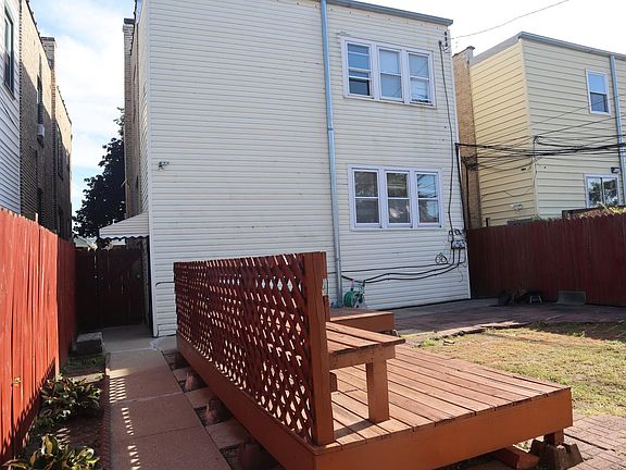 4th image of 4854 W Newport Ave