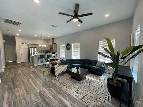 404 S Olive St Photo 1