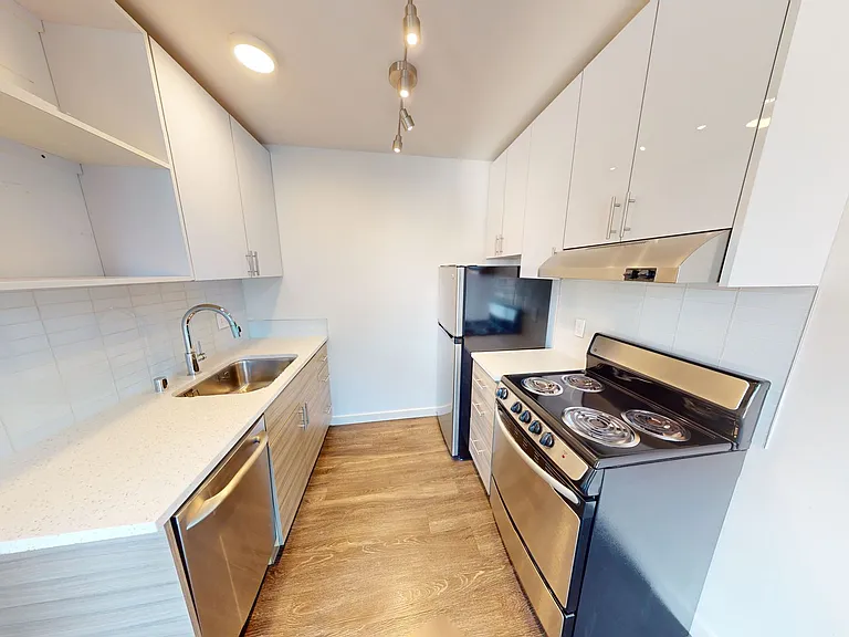 Hamilton- Your Bright, Modern City Home! — Photo 75