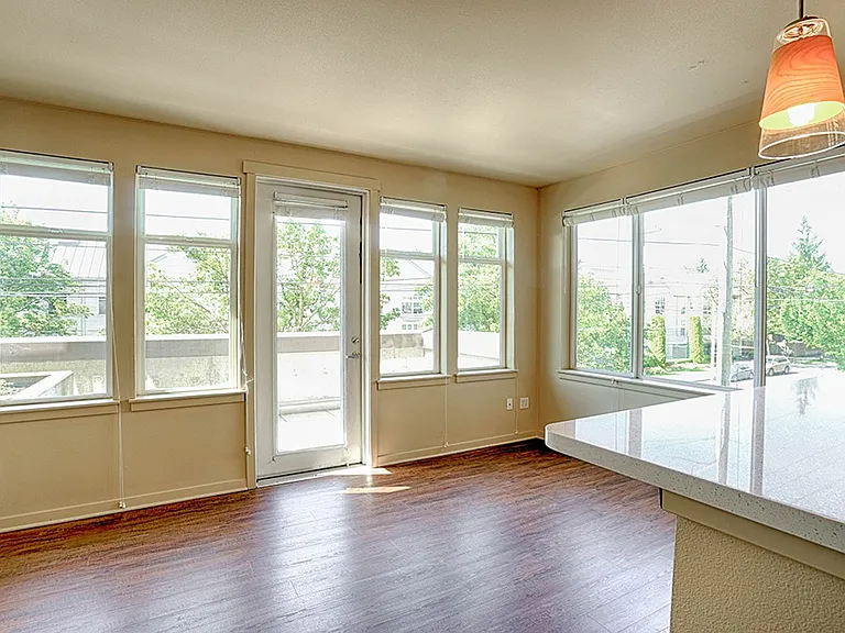 Saxe Apartments — Photo 5