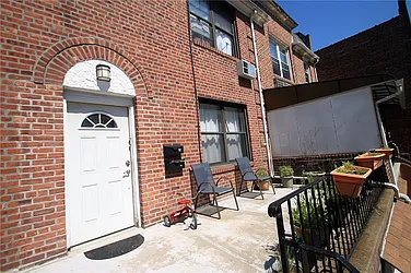 Rented by R New York