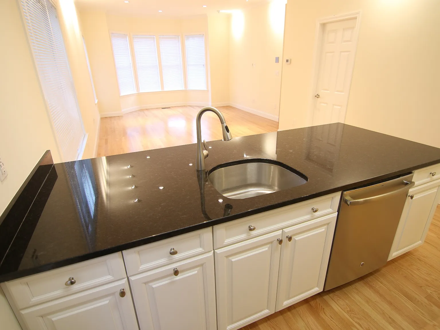 2 bed, 2.5 bath, $5,450 — Photo 2