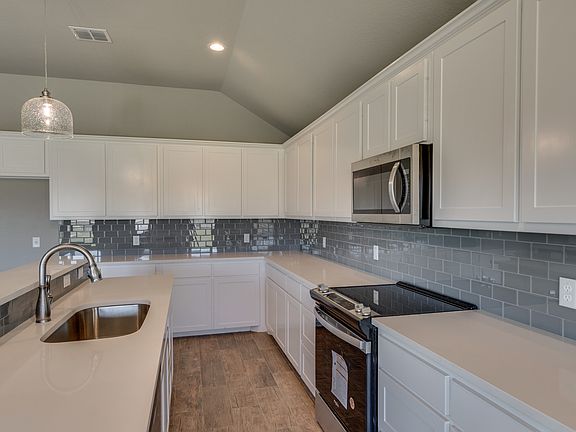 3rd image of 4824 Sassafras Dr