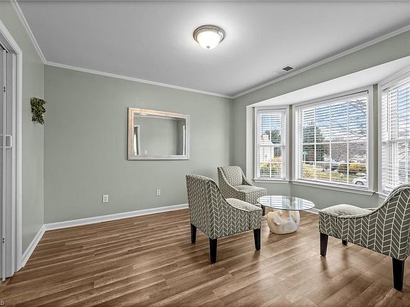 5th image of 9 Crestbrook Ct