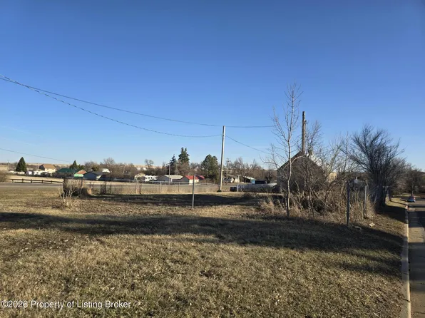 3rd Ave NE, Belfield, ND 58622