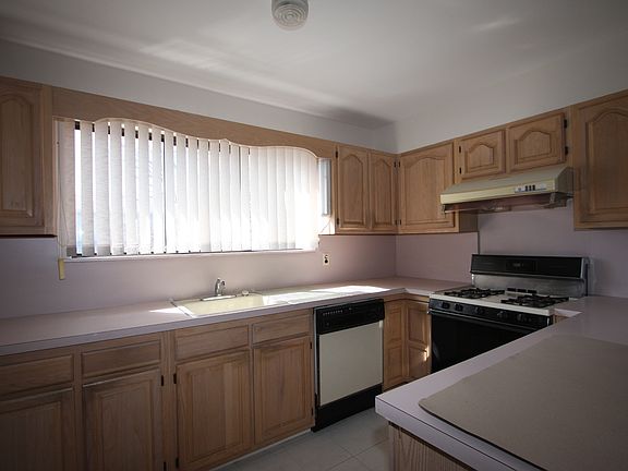 2nd image of 46 Pemberton Ave