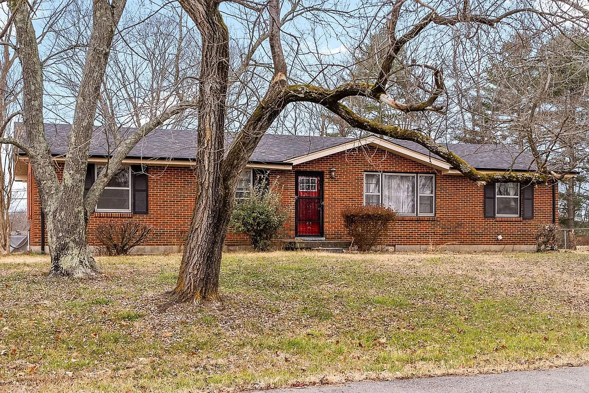 Building Photo - 144 W Park Dr