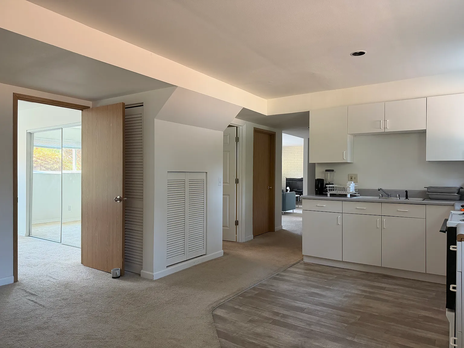 2 bed, 1300 sqft, $2,460 — Photo 4