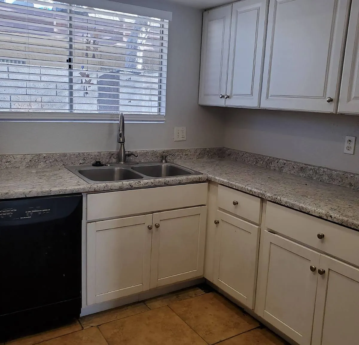 2 bed, 1.0 bath, 987 sqft, $1,495 — Photo 3