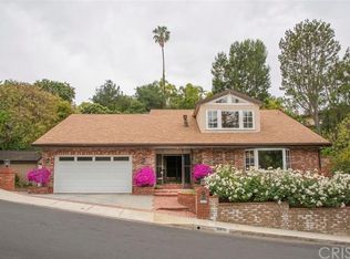 15810 Castlewoods Dr, Sherman Oaks, CA 91403