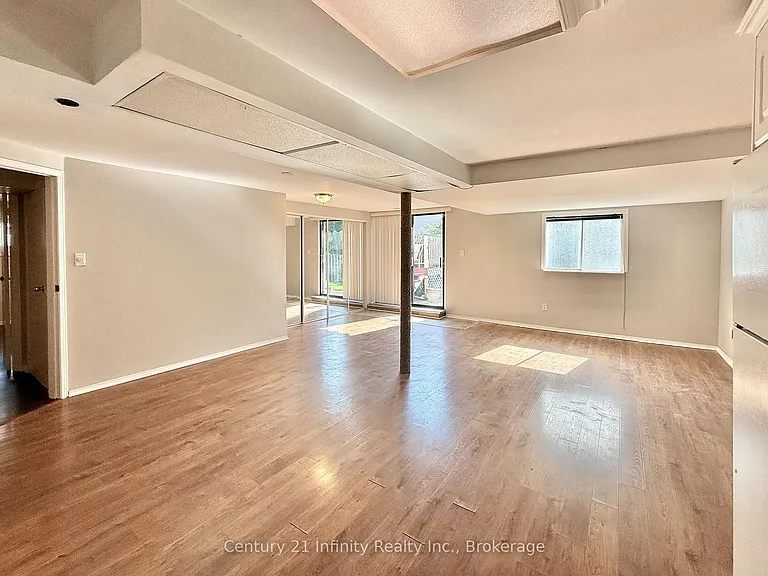 384 Leslie St — Photo 3