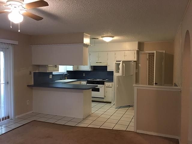 1st image of 302 NW Compass Dr