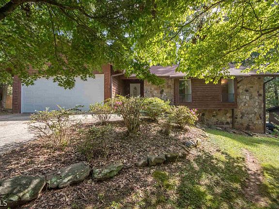 3rd image of 3 Barberry Dr