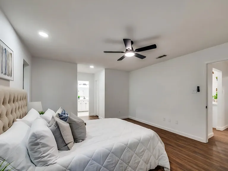 1605 Craighton Ct — Photo 13