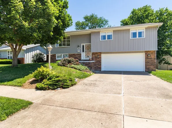 6906 N Rockvale Dr, Peoria, IL 61614