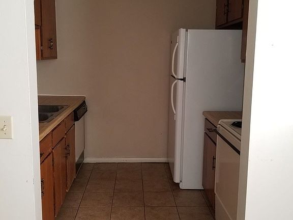 5th image of 815 E Lee St APT 7C