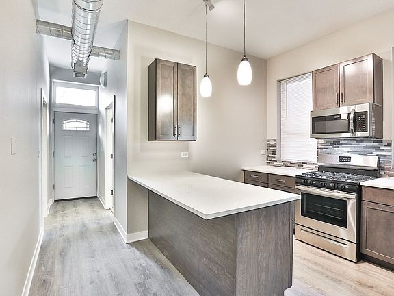 4th image of 1542 N Oakley Blvd APT 1