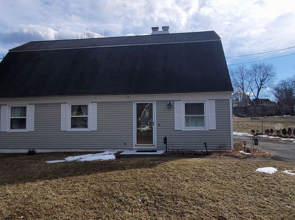30 Grove Pl, Danbury, CT 06810