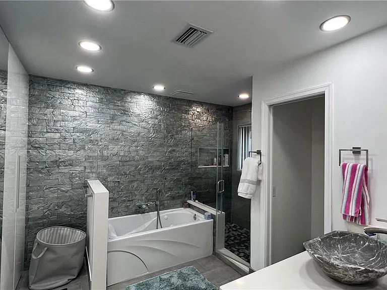 5580 Coach House Cir #F — Photo 19