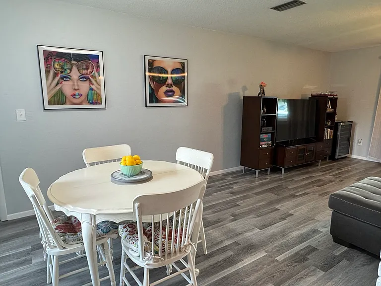 1063 Wexford Way — Photo 6