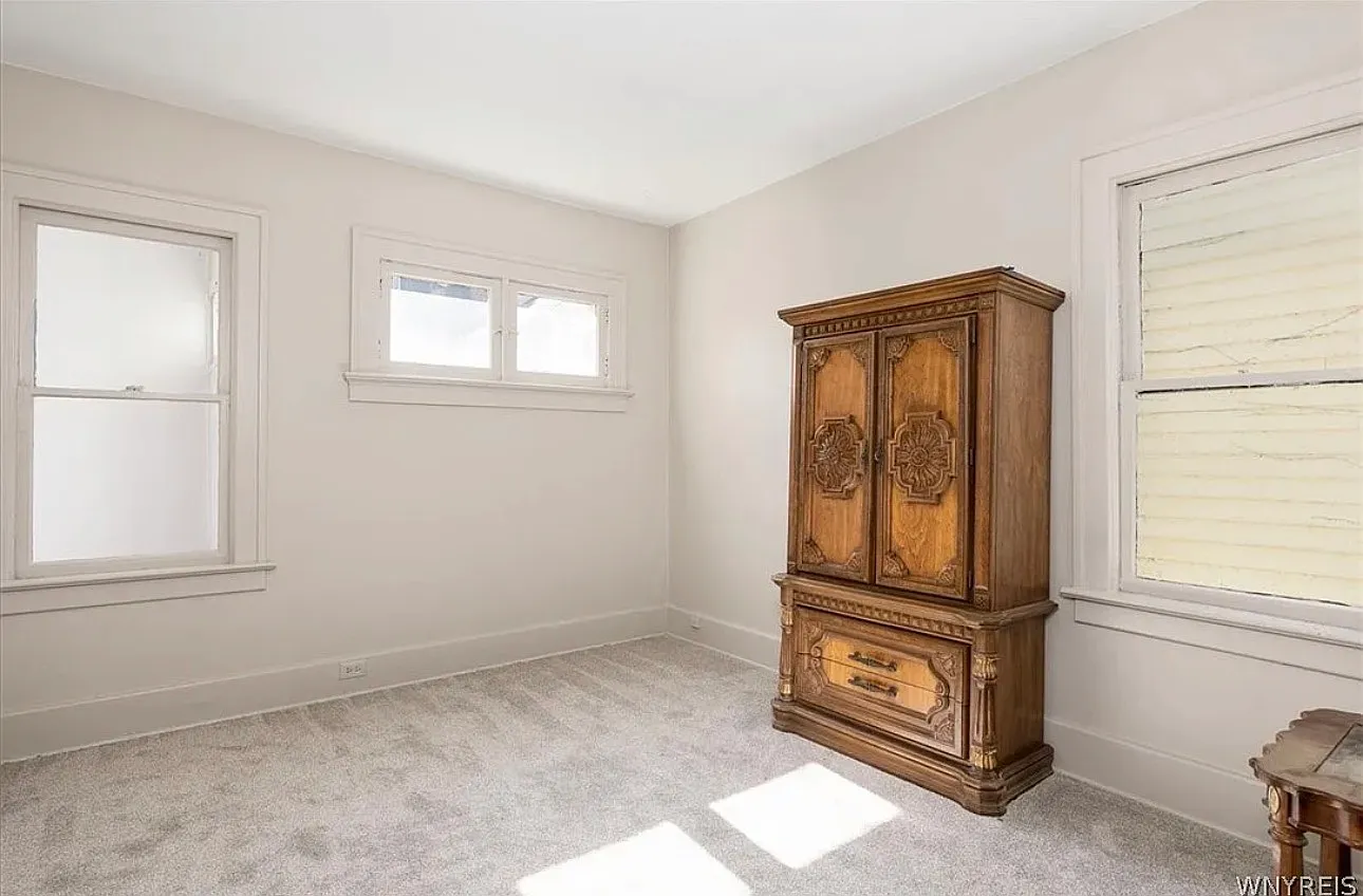 3 bed, 1300 sqft, $1,800 — Photo 2