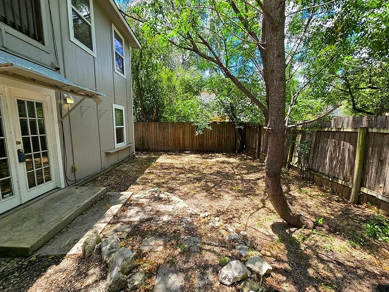 4516 Russell Dr #B — Photo 11