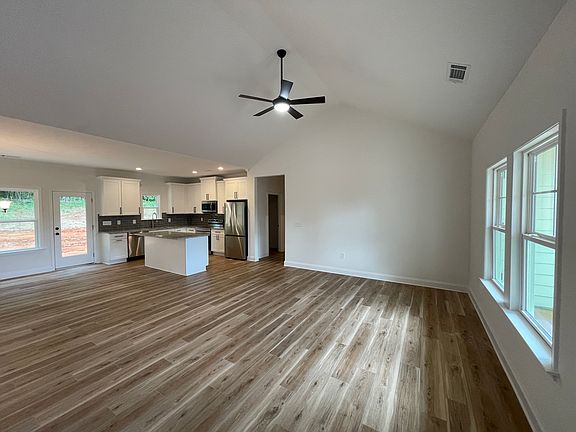 3rd image of 710 Evans St