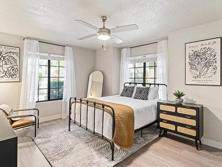 Villa Montana Apartments — Photo 14