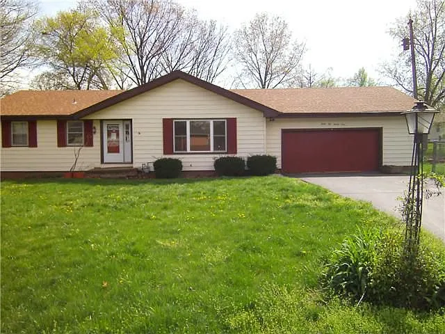3221 E Maplewood Ave photo 1