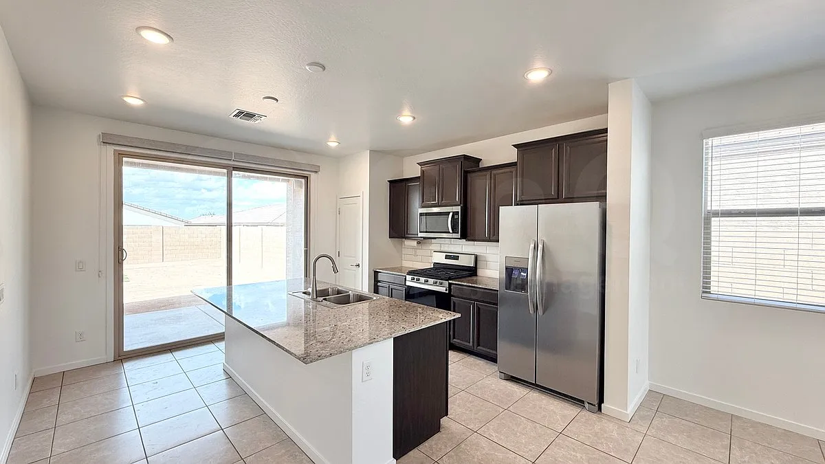 3 bed, 2.0 bath, 1288 sqft, $1,775 — Photo 3