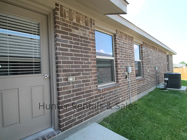 6109B Amelia Earhart Blvd — Photo 25